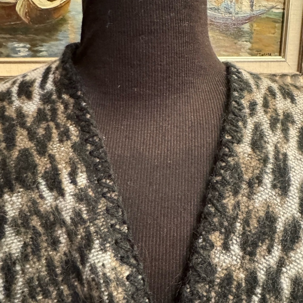 ANNE KLEIN OS Leopard Print Cozy Shawl Wrap Sweater Belted Gray Black EUC - Picture 10 of 14